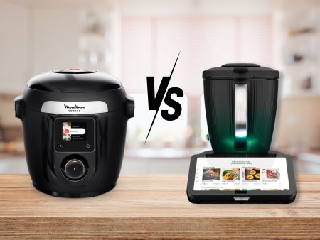 thermomix tm7 et cookeo 9-en-1 sur un plan de travail