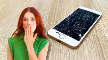 Une femme voit son iPhone cassé et se demande comment le réparer
