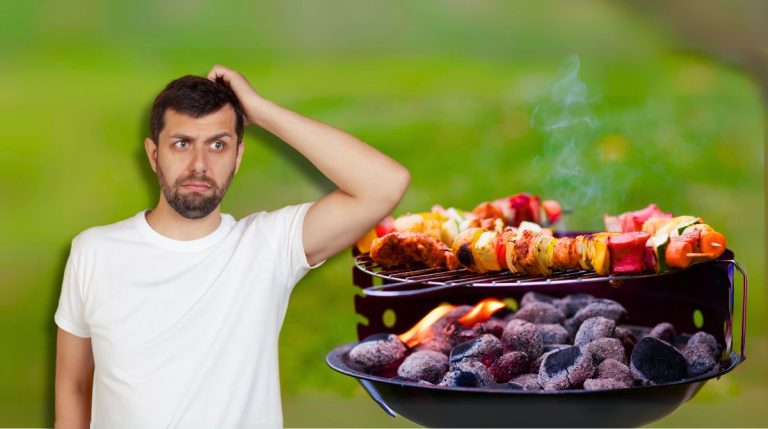 Un homme se demande ce qu'il a fait de mal avec son barbecue
