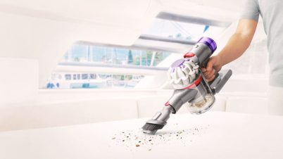 Dyson sort un nouvel aspirateur pour nettoyer la voiture aspirateur à main qui nettoie une table
