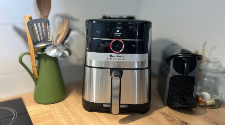 air fryer moulinex posé sur un plan de travail