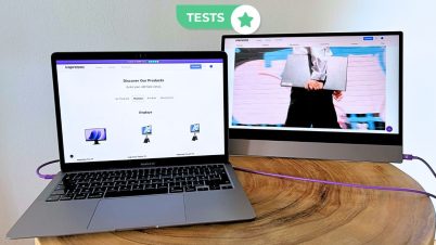 Test Espresso Display 15 : l’écran portable ultra fin et léger à moins de 300€ espresso display 15 et un ordinateur posés sur un bureau
