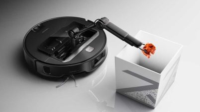 Roborock Saros Z70 : le robot aspirateur à bras articulé débarque, et son prix pique un peu roborock saros z 70 entrain de mettre quelque chose à la poubelle