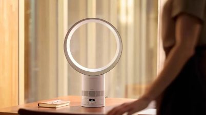 Dyson relance son ventilateur iconique sans pales avec une version améliorée ventilateur dyson cool cf1 sur un bureau