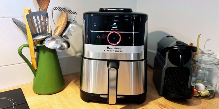 air fryer sur un plan de travail