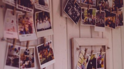 Pourquoi imprimer vos photos à l'ancienne pourrait être la chose la plus innovante de la semaine ? Redonner du sens à l’image : l’impact de l’impression photo