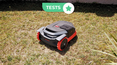 Test Segway Navimow X330 : ce robot tondeuse nous a déprimé… Segway Navimow X330 travaillant sur l'herbe estivale
