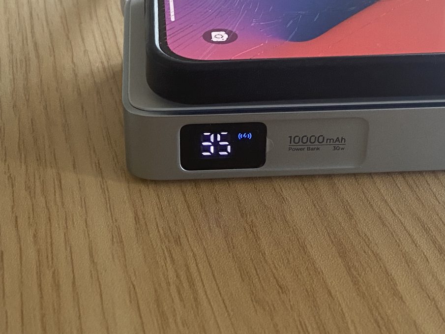 ecran led batterie ugreen magflow