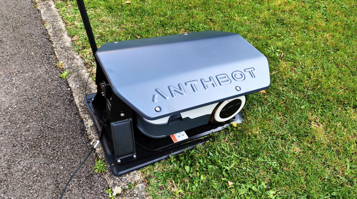 Anthbot Genie 3000 avec abri