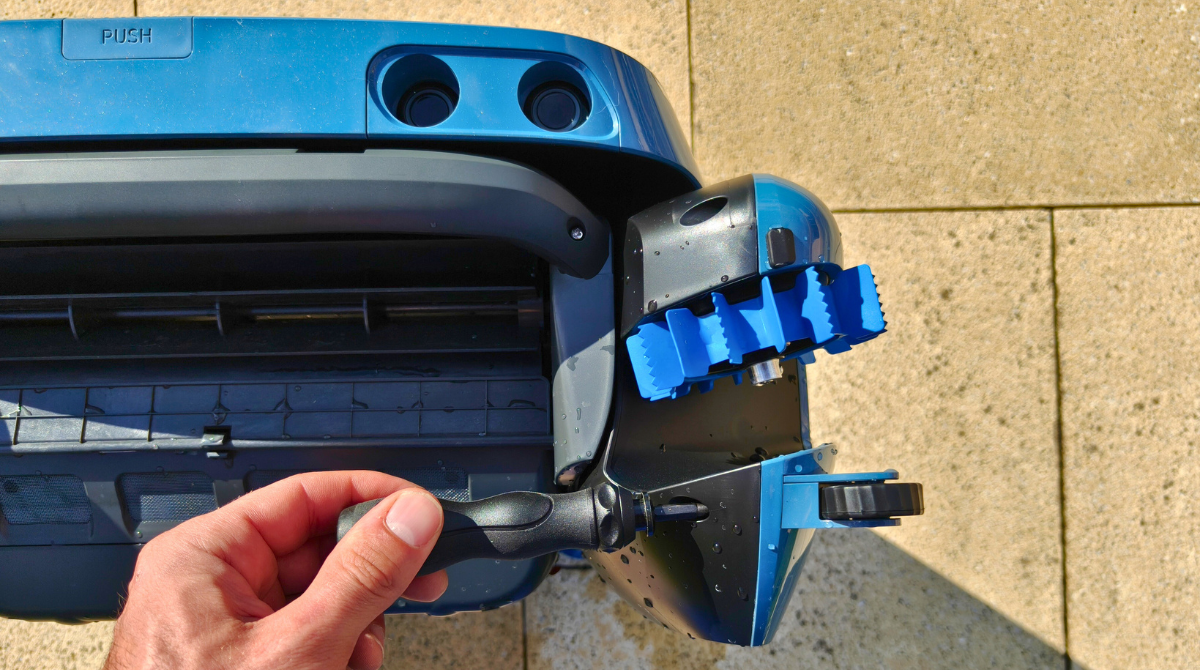 iSkim beatbot accès aux roues au tournevis