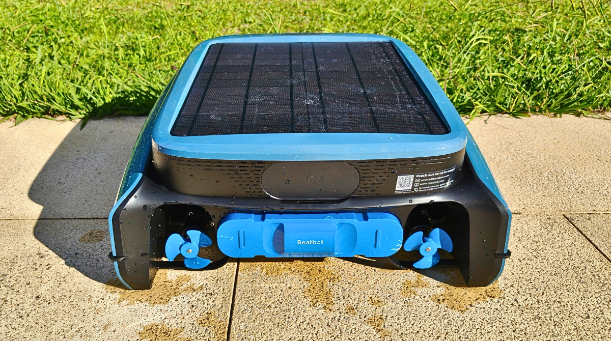 iSkim robot-piscine avec clarifiant