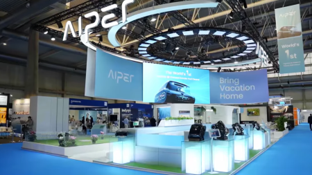 Aiper EcoSurfer Senti : le nouveau robot skimmer solaire qui nettoie et analyse l’eau de votre piscine Aiper at Piscina Barcelona 2025