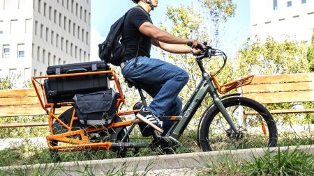 Moteur puissant, tout équipé, double batterie : ce vélo cargo électrique veut transporter la famille sans limite Youin Berlin Pro vélo cargo électrique