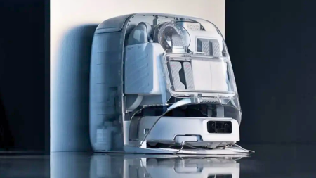 DJI est-il un outsider crédible en 2026 sur le marché des aspirateurs-robots ? DJI ROMO P dans sa station transparente