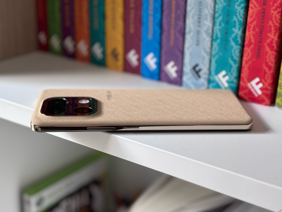 Dos et bloc photo du Realme 16 Pro+