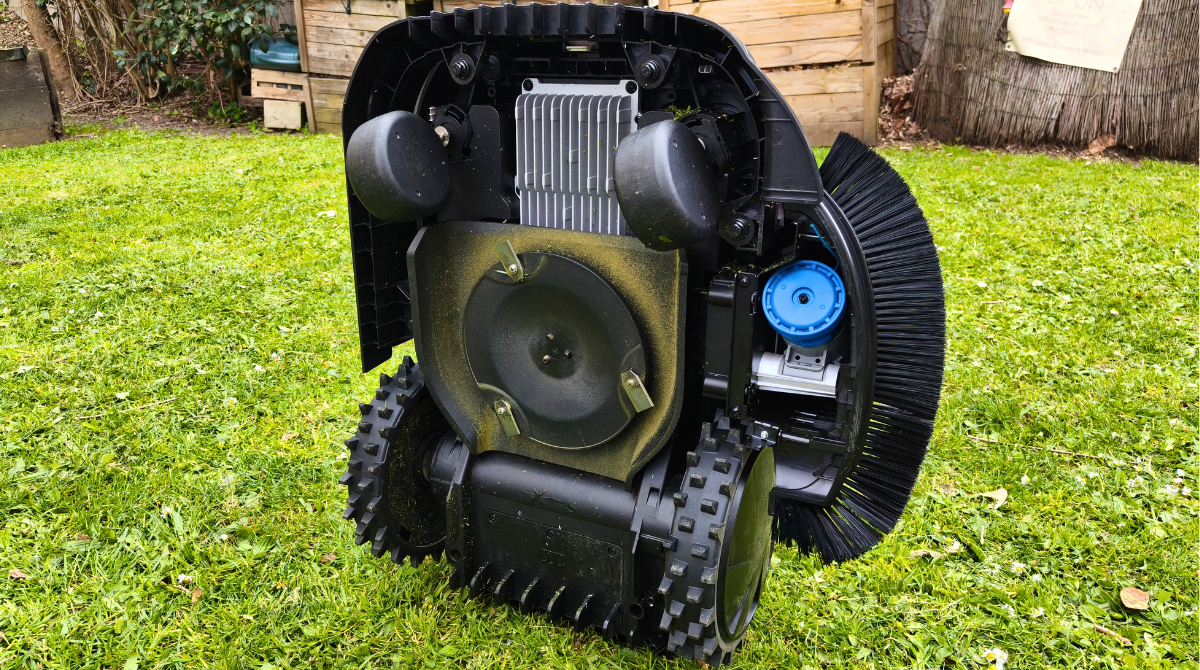 ecovacs goat O1200 maintenance sous le capot