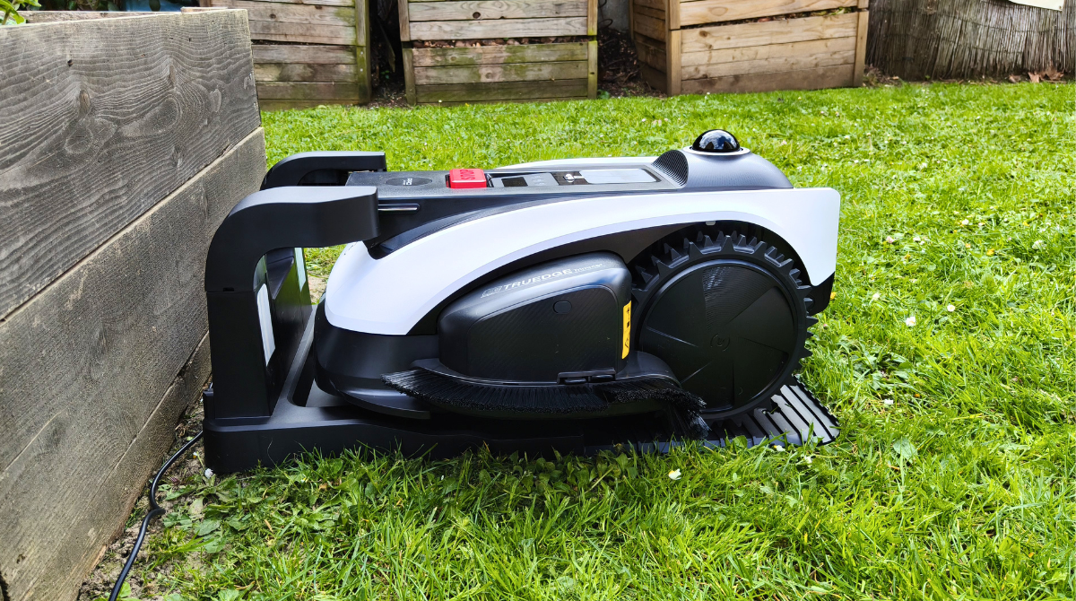 ecovacs goat O1200 station vue de côté