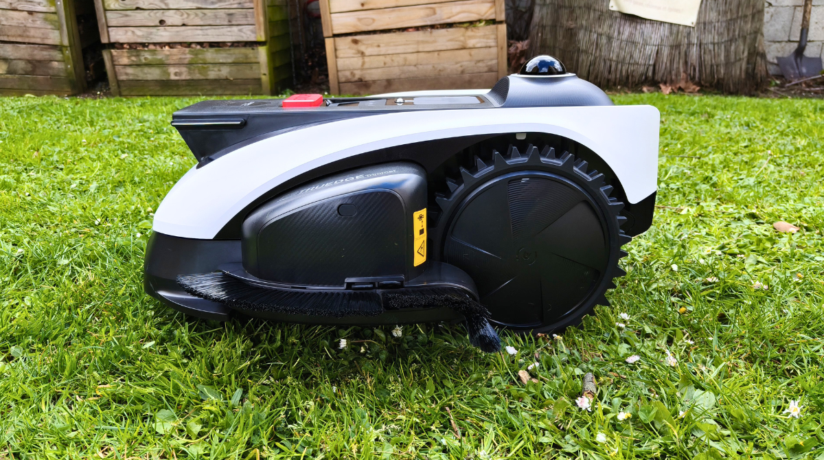ecovacs goat O1200 vu de côté
