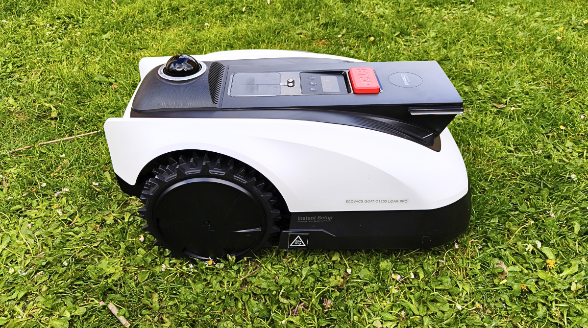 ecovacs goat O1200 vu de l'autre côté