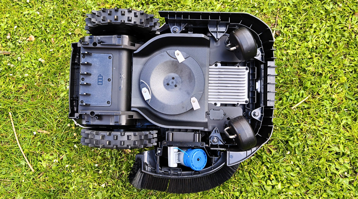 ecovacs goat O1200 vu du dessous