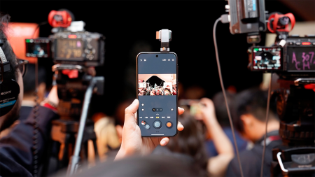 Honor Robot Phone : le smartphone au bras robotisé s’illustre à Cannes (mais vous ne pourrez pas l’acheter en France) L'Honor Robot Phone au Festival de Cannes 2026
