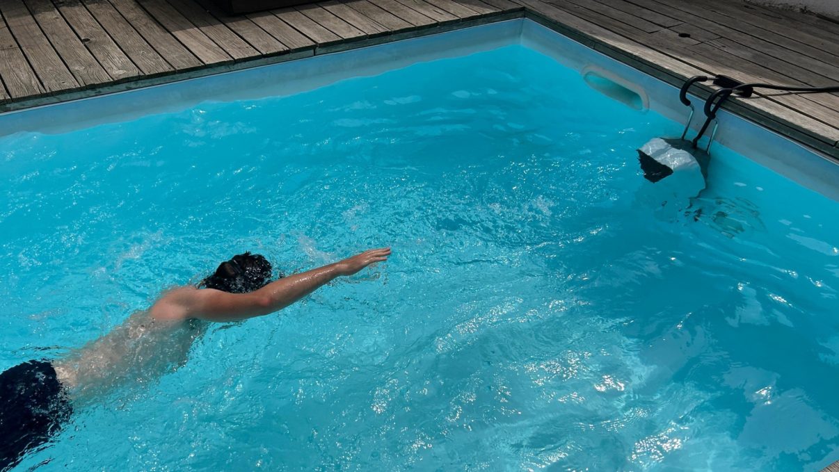 iGarden Swim Jet X test et avis du systeme de nage à contre courant innovant et connecté dans une piscine