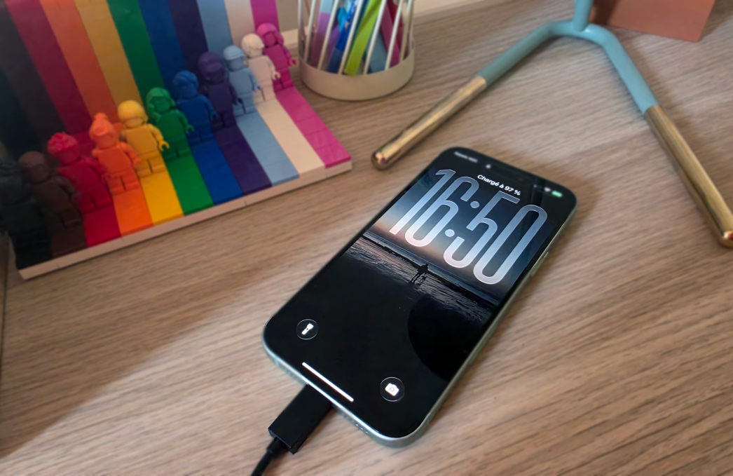 Un iPhone en cours de charge