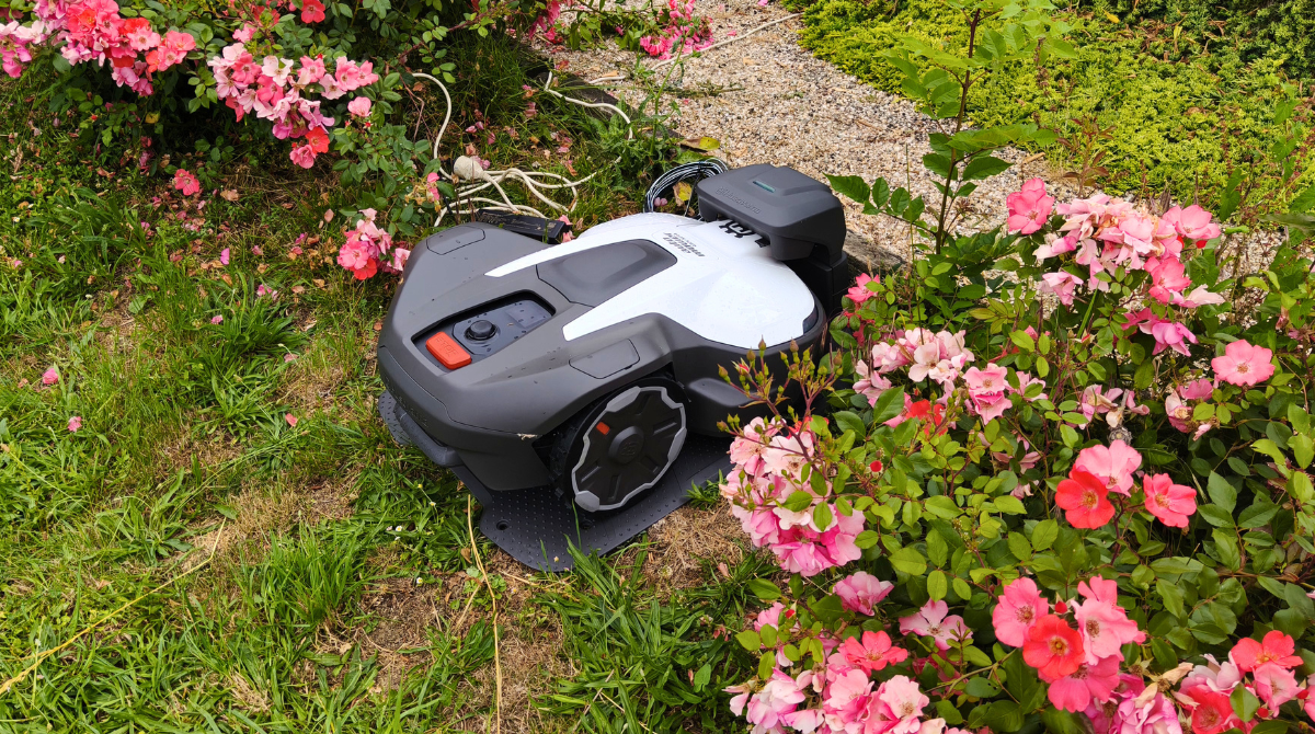 Husqvarna Automower 430V installé sur son dock