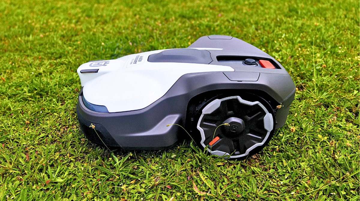 Husqvarna Automower 430V vu bas de côté