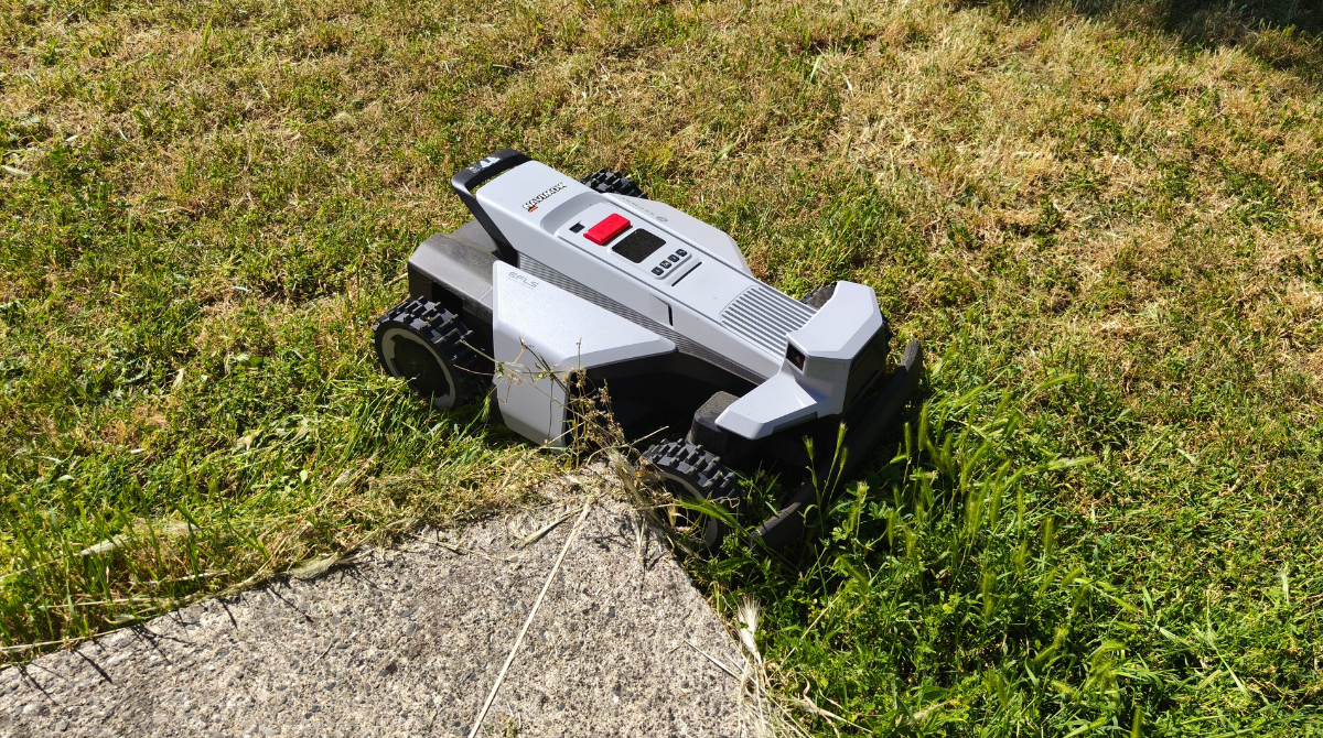 Navimow X4 coincé dans un angle