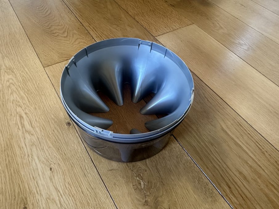 diffuseur en plastique du Dyson HushJet HJ10 interieur