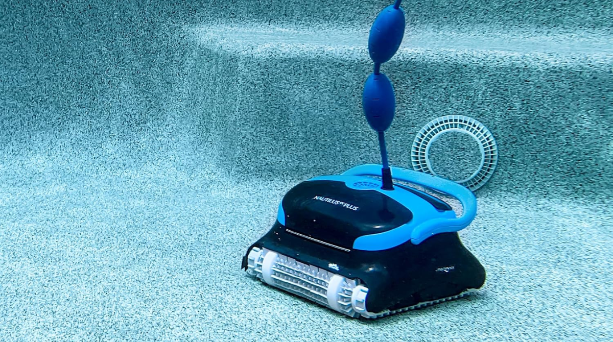 Nautilus CC plus au fond d'une piscine
