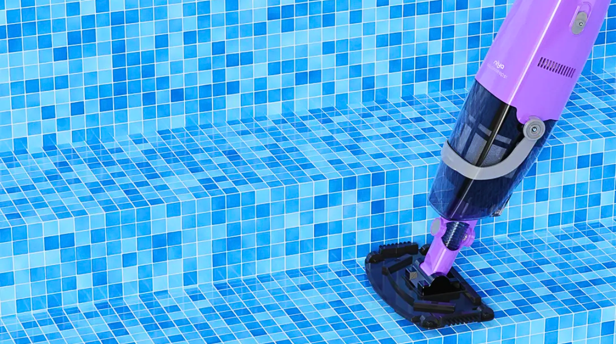 Niya AquaSweep S1 au fond d'un bassin