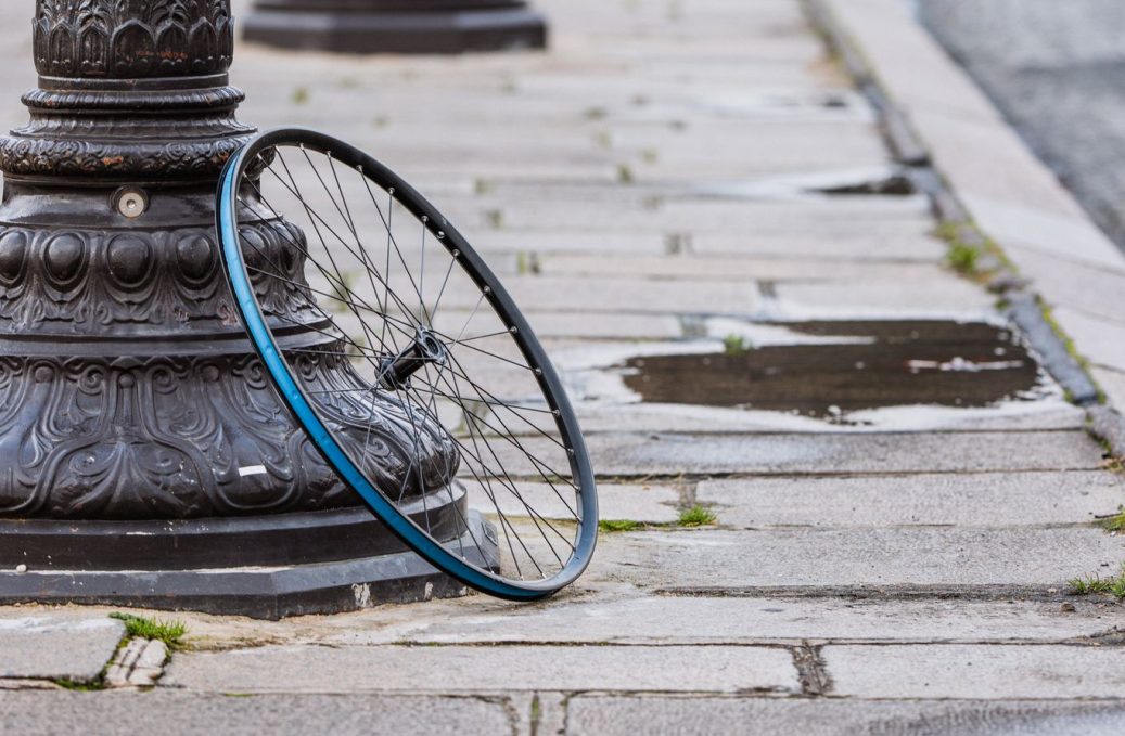 Roue de vélo volé