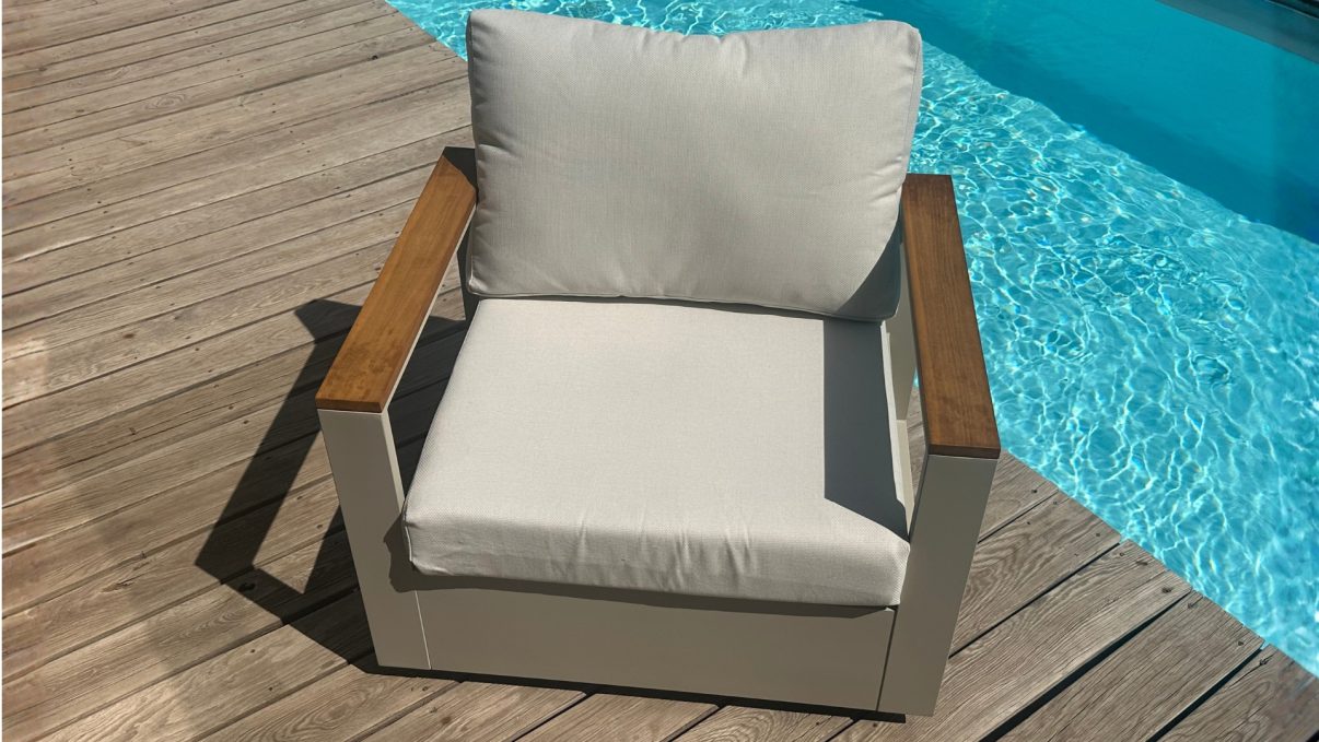 Test du fauteuil pivotant Homary Tevara : notre avis sur ce fauteuil de jardin d’extérieur fauteuil homary tevara pivotant exterieur