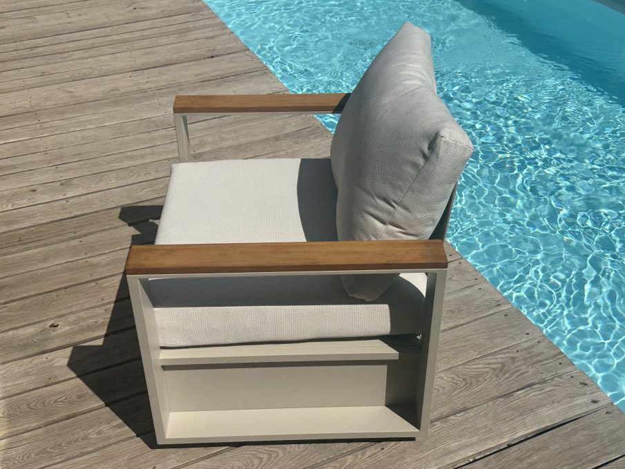 fauteuil exterieur pivotant Homary Tevara de profil
