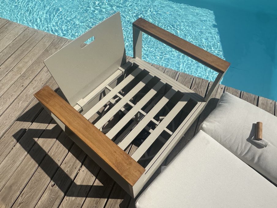 fauteuil pivotant Homary Tevara sans coussins