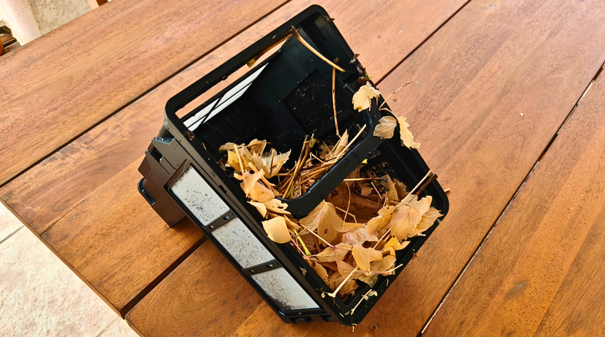Rover X10 panier plein de feuilles