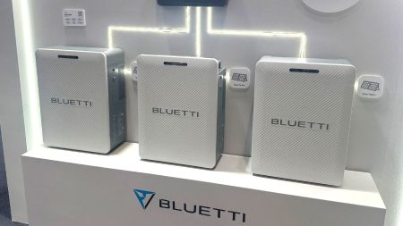 À l’IFA, Bluetti détaille son Balco 500 : 5 024 Wh, 4 600 W solaires et 11 kW à trois Bluetti Balco 500 sur le salon IFA