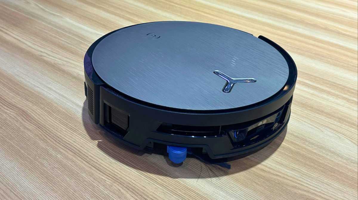 Ecovacs DEEBOT X12S sur le sol