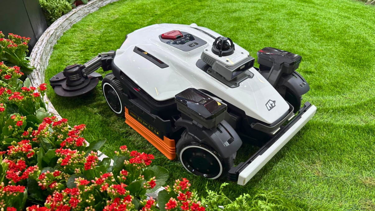 Mammotion LUBA 4 AWD disque
