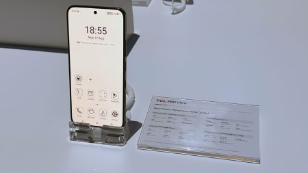 TCL P80 Ultra : l’écran papier passe enfin à l’AMOLED, un affichage digne d’une liseuse TCL P80 Ultra