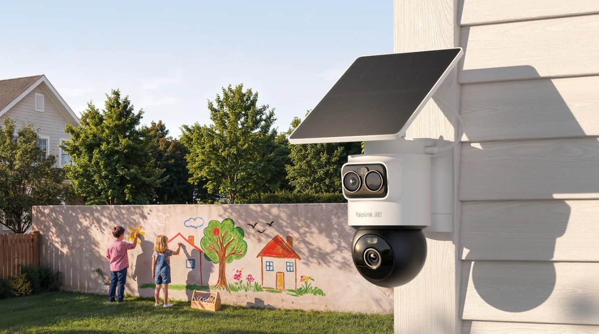 caméra Reolink OMVI 2i Ultra contre un mur