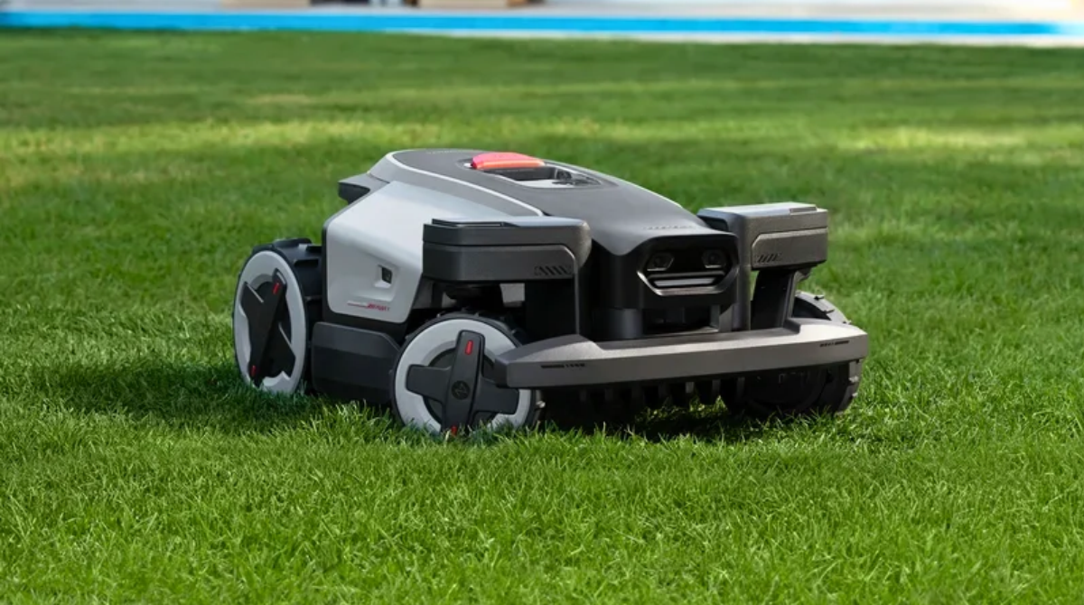 Roborock RockMow Z1 Z115 qui passe sur herbe