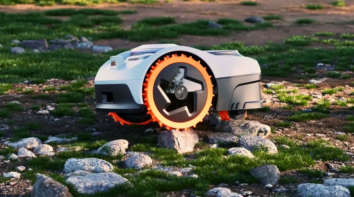 Segway Navimow i205 AWD sur terrain accidenté